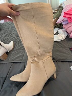 Beige Knee-High Suede Boots - Unbranded